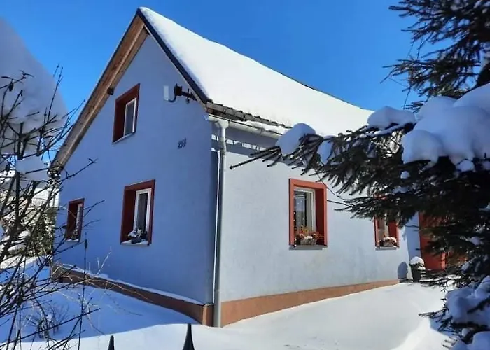 Amalka بيت للعطل Žacléř